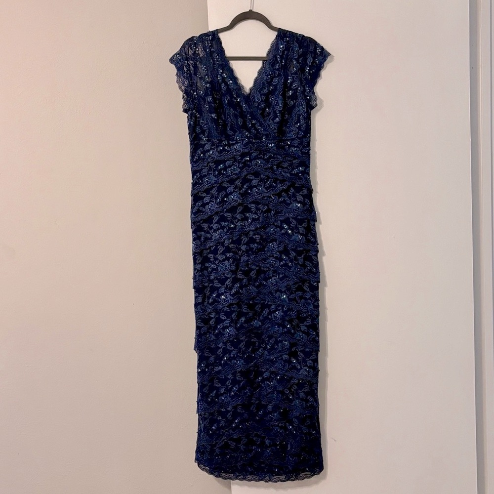 Elegant Navy Blue Lace Evening Gown / Prom Dress